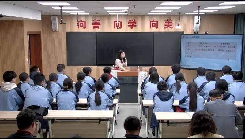 日出水了啊快点使劲动态图