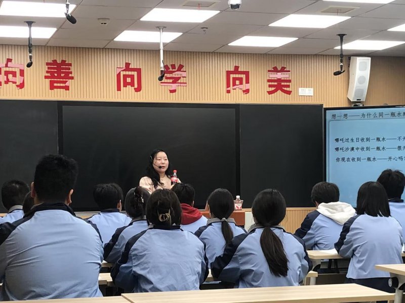 日出水了啊快点使劲动态图