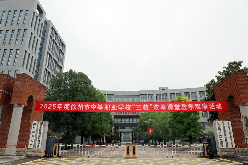 日出水了啊快点使劲动态图