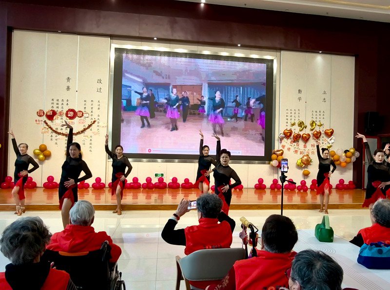 日出水了啊快点使劲动态图