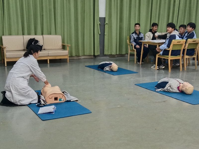 日出水了啊快点使劲动态图