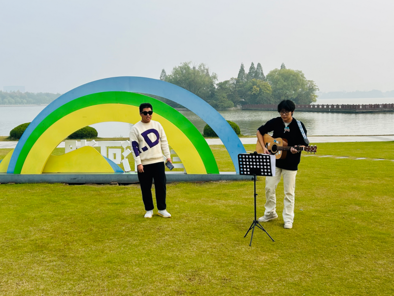 日出水了啊快点使劲动态图