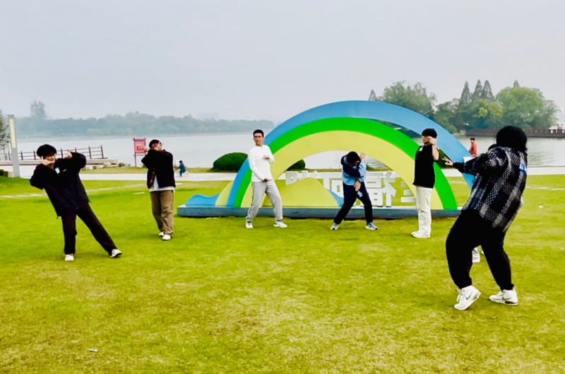 日出水了啊快点使劲动态图