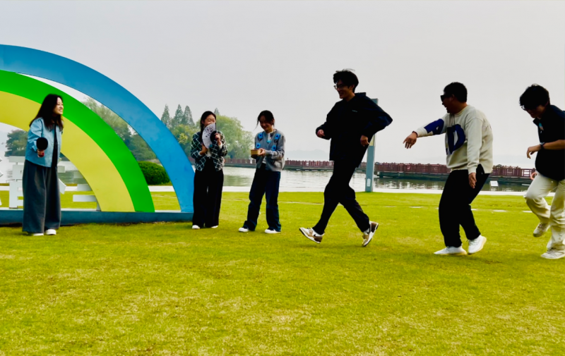 日出水了啊快点使劲动态图