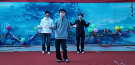 日出水了啊快点使劲动态图