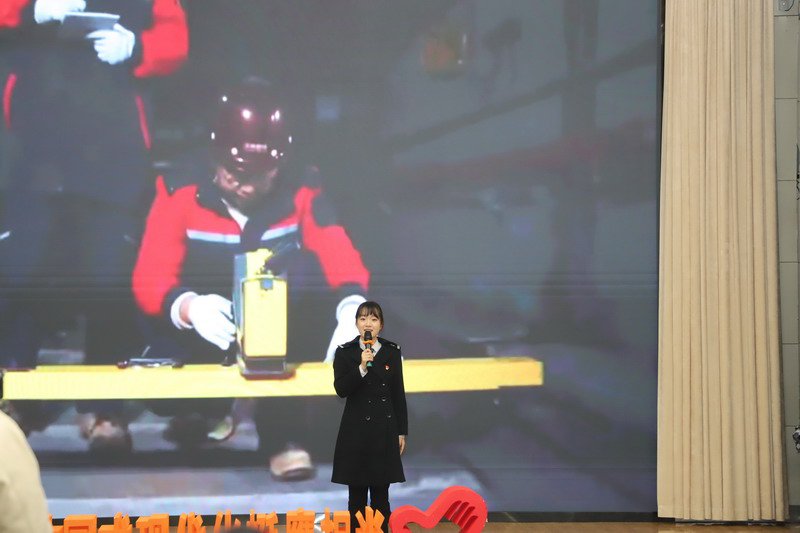 日出水了啊快点使劲动态图