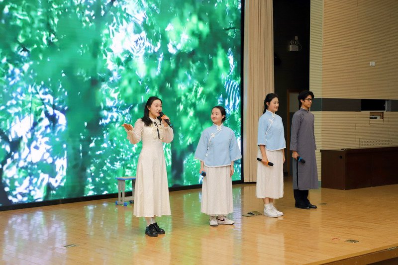 日出水了啊快点使劲动态图