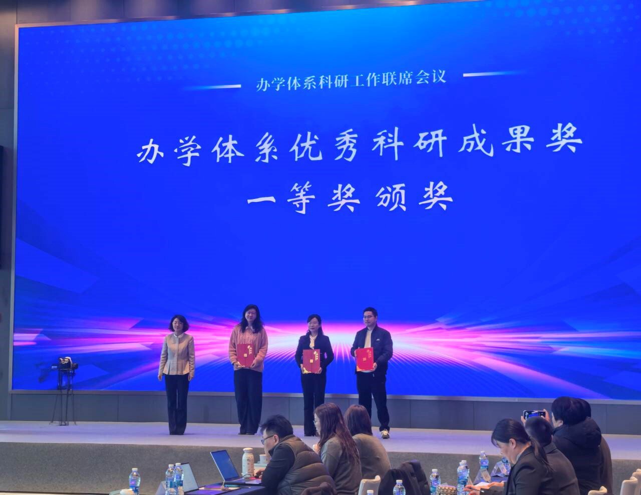 日出水了啊快点使劲动态图