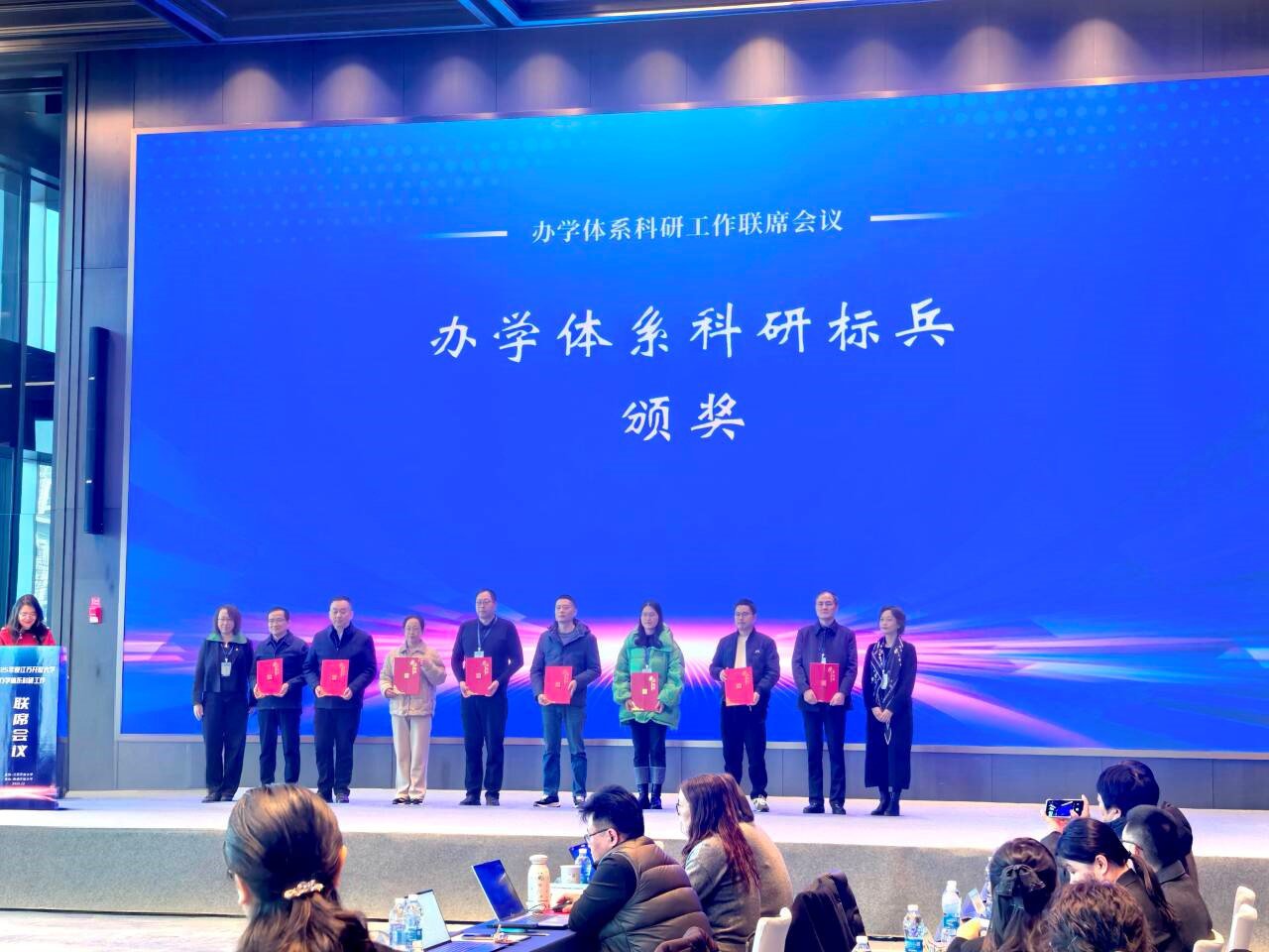 日出水了啊快点使劲动态图