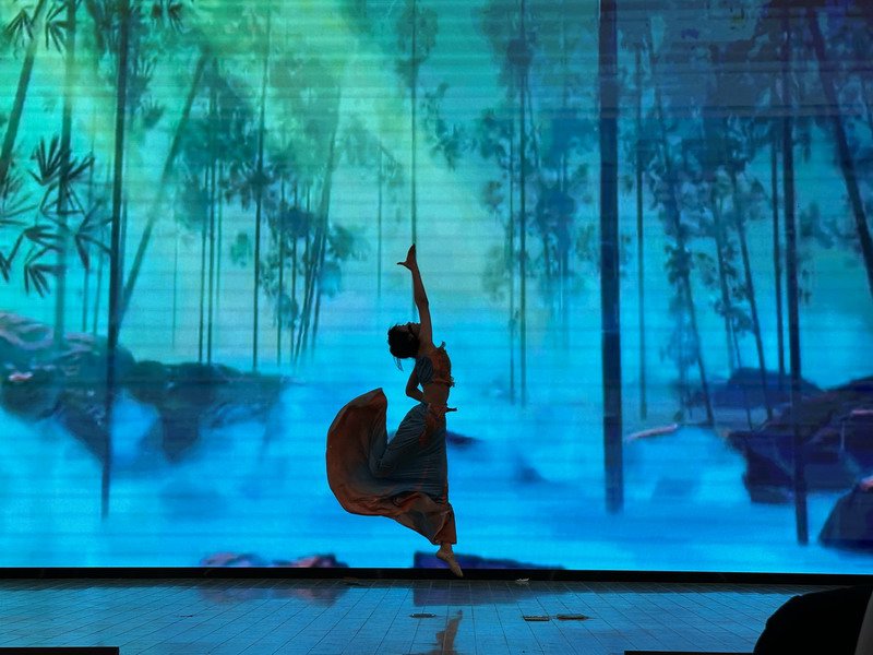 日出水了啊快点使劲动态图