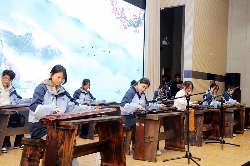 日出水了啊快点使劲动态图