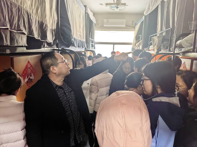 日出水了啊快点使劲动态图