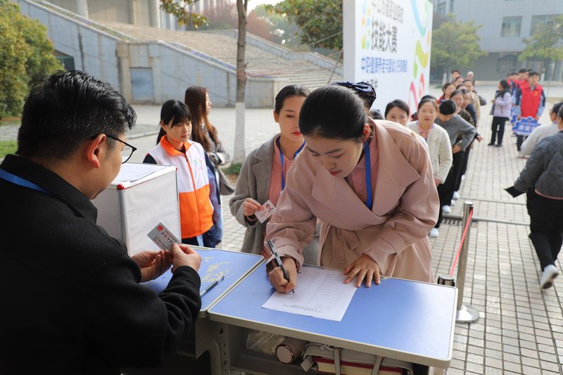 日出水了啊快点使劲动态图