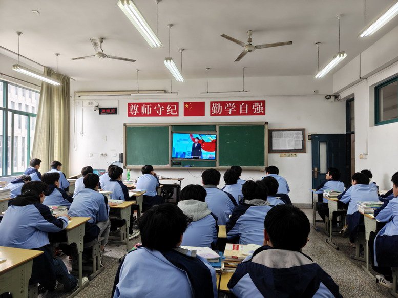 日出水了啊快点使劲动态图