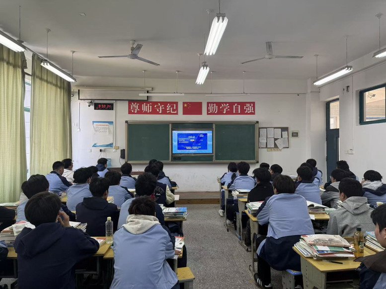 日出水了啊快点使劲动态图
