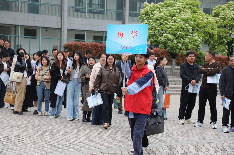 日出水了啊快点使劲动态图