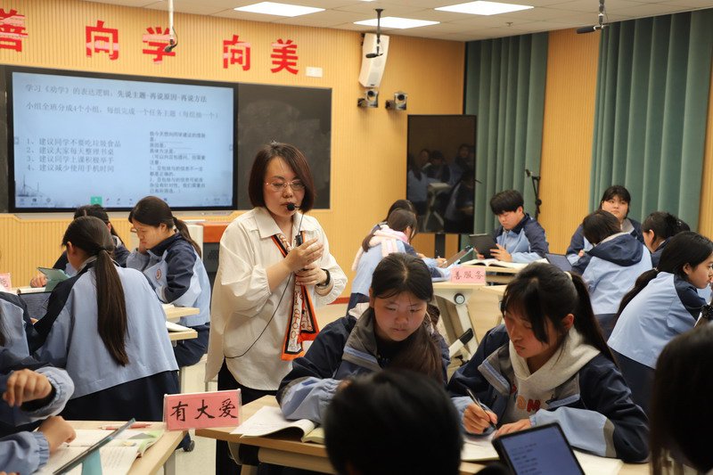 日出水了啊快点使劲动态图