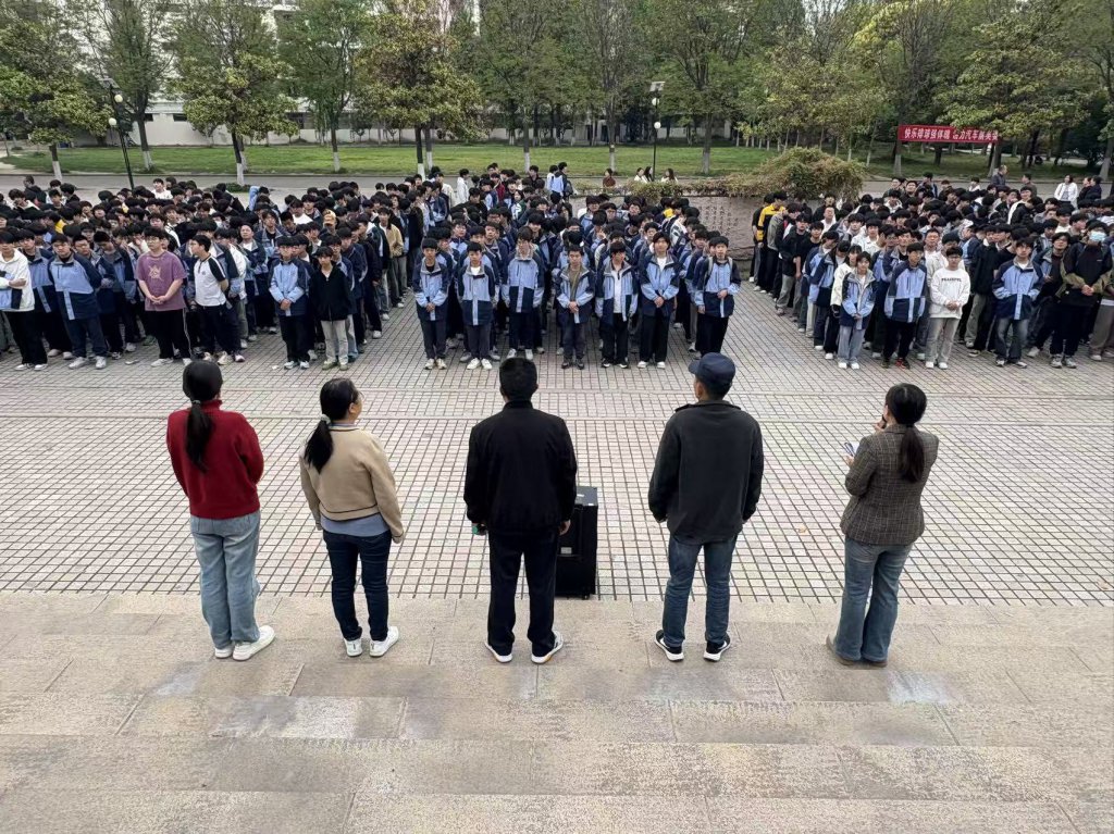 日出水了啊快点使劲动态图