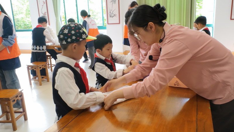 日出水了啊快点使劲动态图