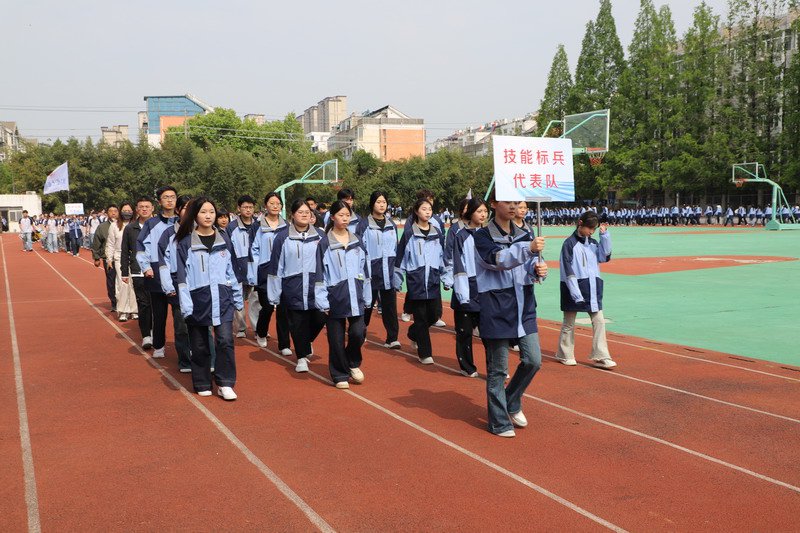 日出水了啊快点使劲动态图