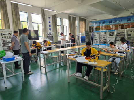 日出水了啊快点使劲动态图
