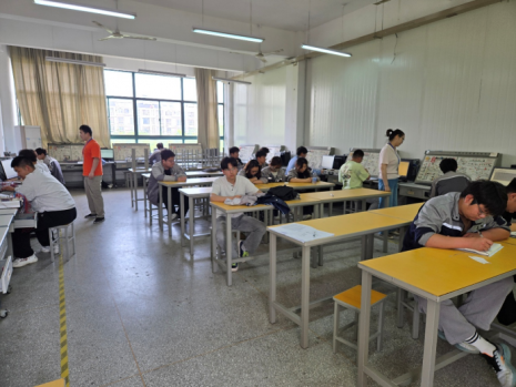 日出水了啊快点使劲动态图