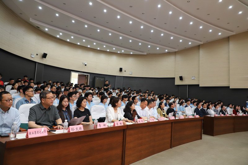 日出水了啊快点使劲动态图