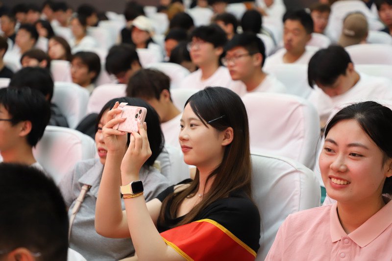 日出水了啊快点使劲动态图