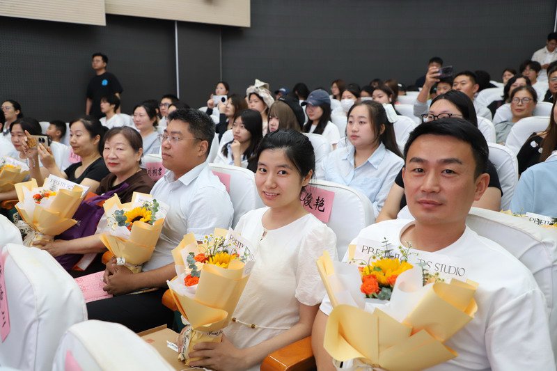日出水了啊快点使劲动态图